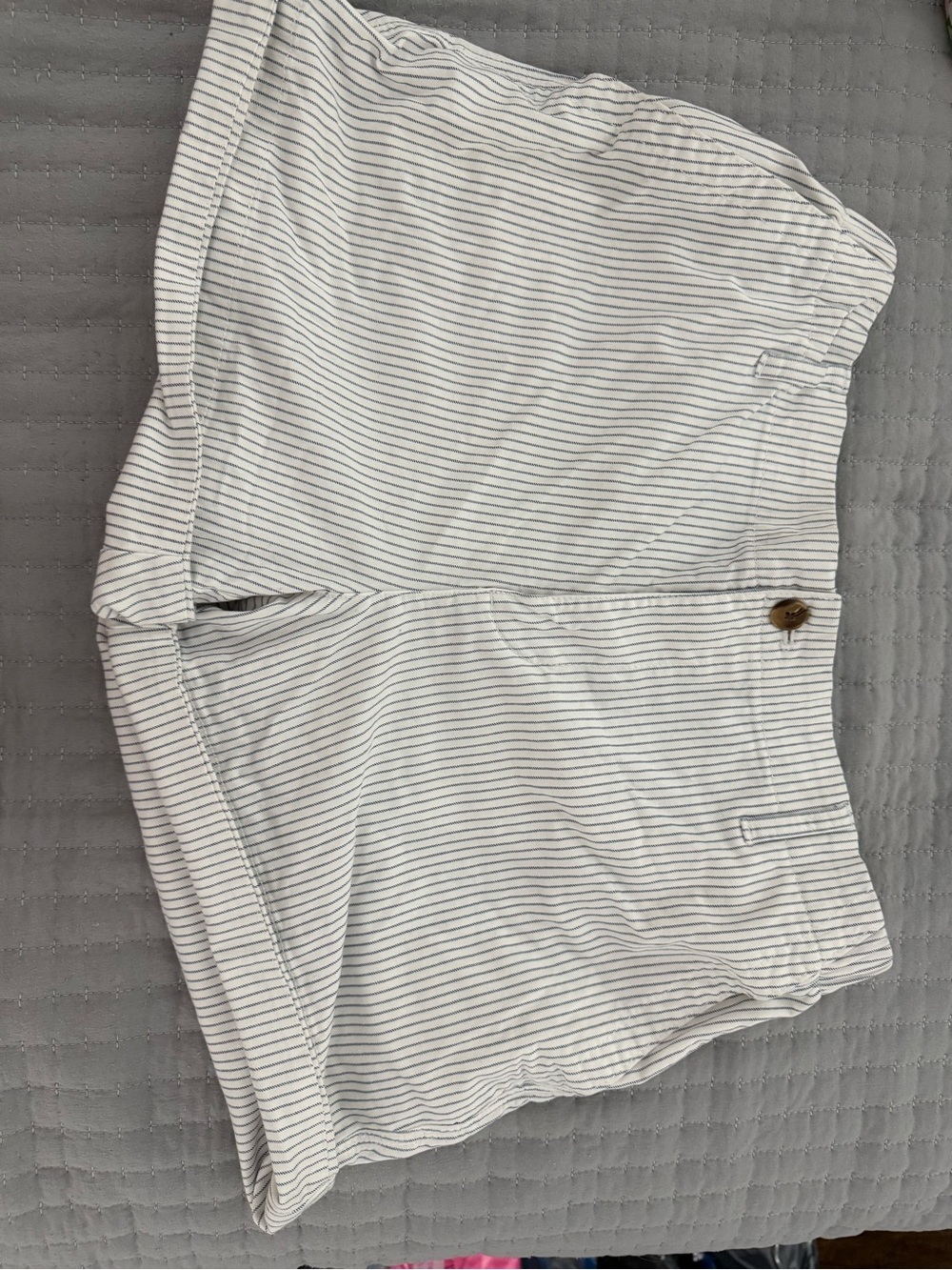 Old Navy White with Thin Navy Stripe Women’s Shorts
